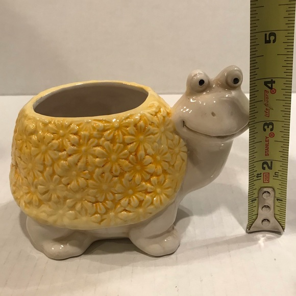 Ceramic Frog Planter White With Yellow Flowers On Shell 4.25”x 6.50” - Picture 6 of 7